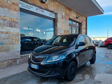 Lancia Ypsilon 1.0 FireFly 5 porte S&S Hybrid Silv