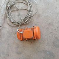 Vibratore per cemento