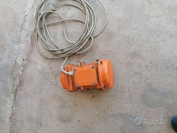 Vibratore per cemento