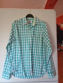 Camicia a maniche lunghe.