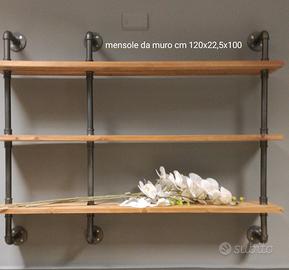 Mensole in legno con strutture in ferro