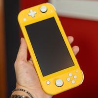 Nintendo Switch Lite gialla