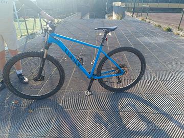 bici canyon leggere descrizione 