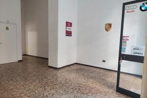 Bottega Commerciale Largo Barriera 