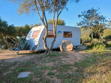 Roulotte KNAUS SUDWIND 550 custodita in Sardegna