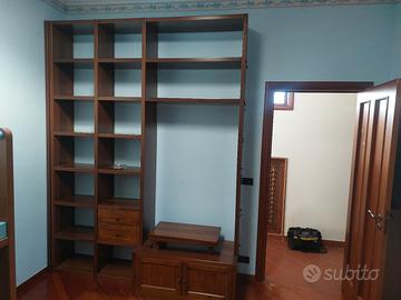 libreria con vetrinetta in legno massello