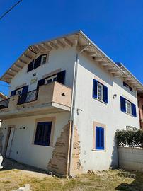 Appartamento in casa bifamiliare