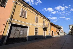 SOLUZIONE INDIPENDENTE SIGNORILE CON GIARDINO PRIV
