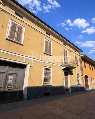 SOLUZIONE INDIPENDENTE SIGNORILE CON GIARDINO PRIV