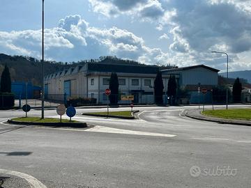 Capannone industriale commerciale