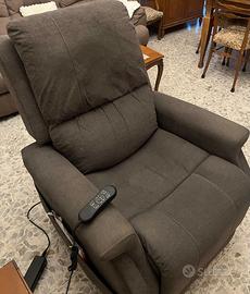 Poltrona alzapersona anziani reclinabile