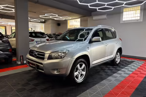 Toyota RAV-4 2.2 D-4D Luxury - FABIANOAUTO