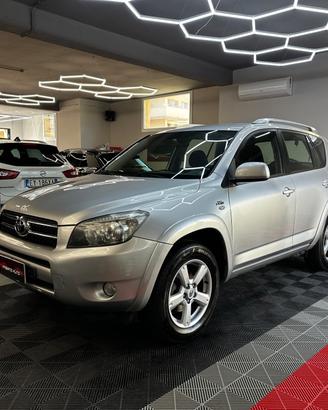 Toyota RAV-4 2.2 D-4D Luxury - FABIANOAUTO