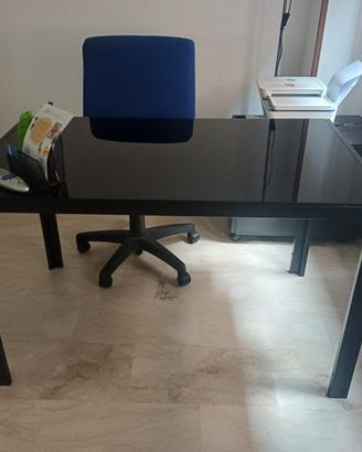 Tavolo o scrivania nero in vetro