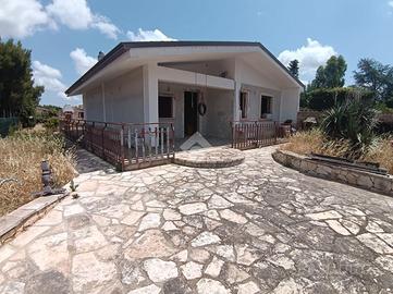 VILLA A SCHIERA A CASSANO DELLE MURGE