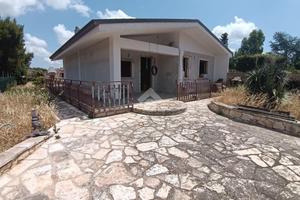 VILLA A SCHIERA A CASSANO DELLE MURGE
