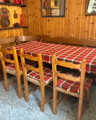 Tavolo sedie e banco coordinato stile alpino stube