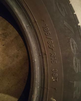 Gomme estive Pirelli 18/565 R15 88T