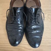 Modello Oxford brogue/wingtip classico, elegante.