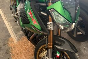 Poderosa Naked Benelli