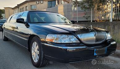 Limousine lincoln 8 posti