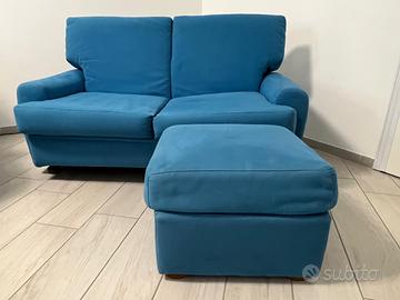 Divano 2 posti in velluto azzurro con pouf