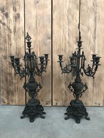 Coppia di antichi candelabri in bronzo