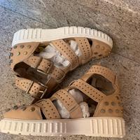 Sandali Buffalo con borchie