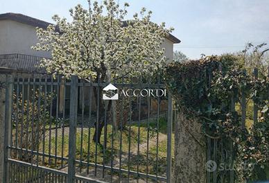 RIF.LLA19 - CASA INDIPENDENTE CON AMPIO GIARDINO