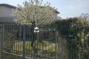 RIF.LLA19 - CASA INDIPENDENTE CON AMPIO GIARDINO