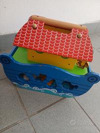 Barca in legno con animali