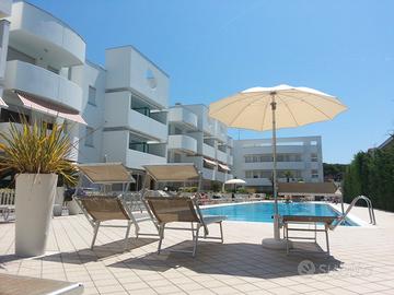 Jesolo-piano terra-piscina-centrale