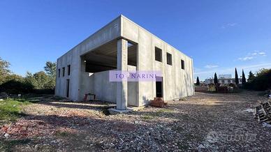Immobile di 560 m² con 1 locale a Massa e Cozzile