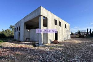 Immobile di 560 m² con 1 locale a Massa e Cozzile