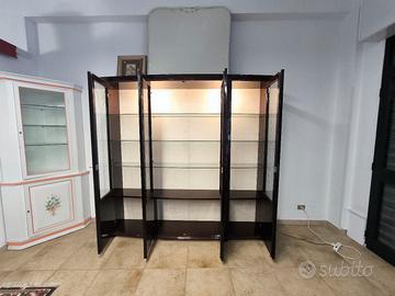 vetrina mogano e vetro spaziosa