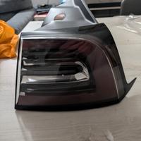 Faro posteriore dx per Tesla Model Y o Model