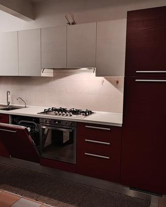 Cucina completa di elettrodomestici