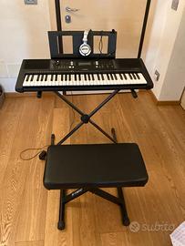 Pianola Yamaha PSR-E363 con stand, panca e cuffie