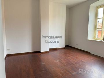 AMPIO BILOCALE CON CUCINA SEPARATA ABITABILE