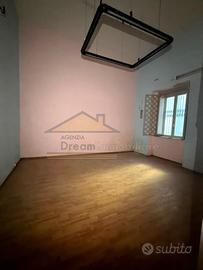 Locale Commerciale in Via Frezza