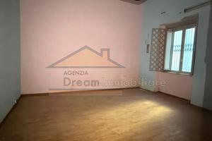 Locale Commerciale in Via Frezza