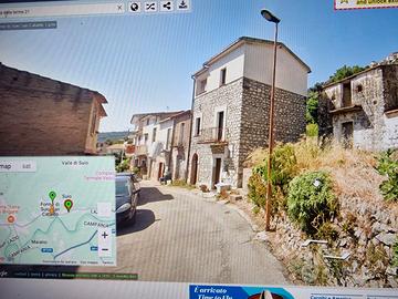 Immobile con pietre a vista 3 livelli con terreno