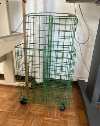 cesto griglia verde con rotelle