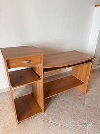 Scrivania in legno come nuova
