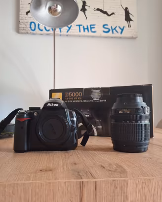 Nikon D5000 + Obiettivo AF-S DX NIKKOR 18-105mm VR