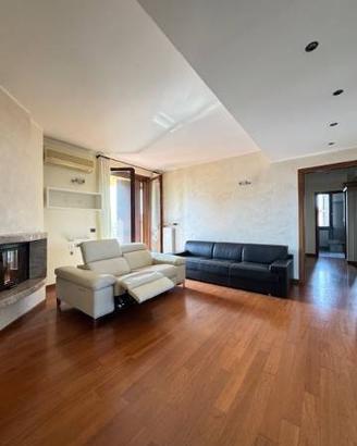 Attico / Mansarda di 130 m² con 3 locali e box aut