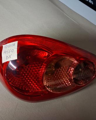 2567 FANALE POSTERIORE DESTRO DX TOYOTA AYGO USATO