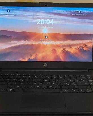 PC portatile HP completo di caricabatterie