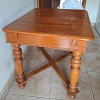Tavolo in legno allungabile 