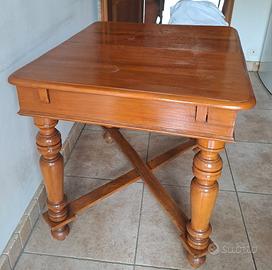 Tavolo in legno allungabile 
